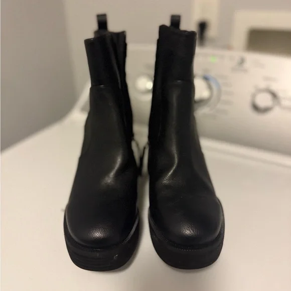 Zodiac Black Ankle Booties - Picture 2 of 6